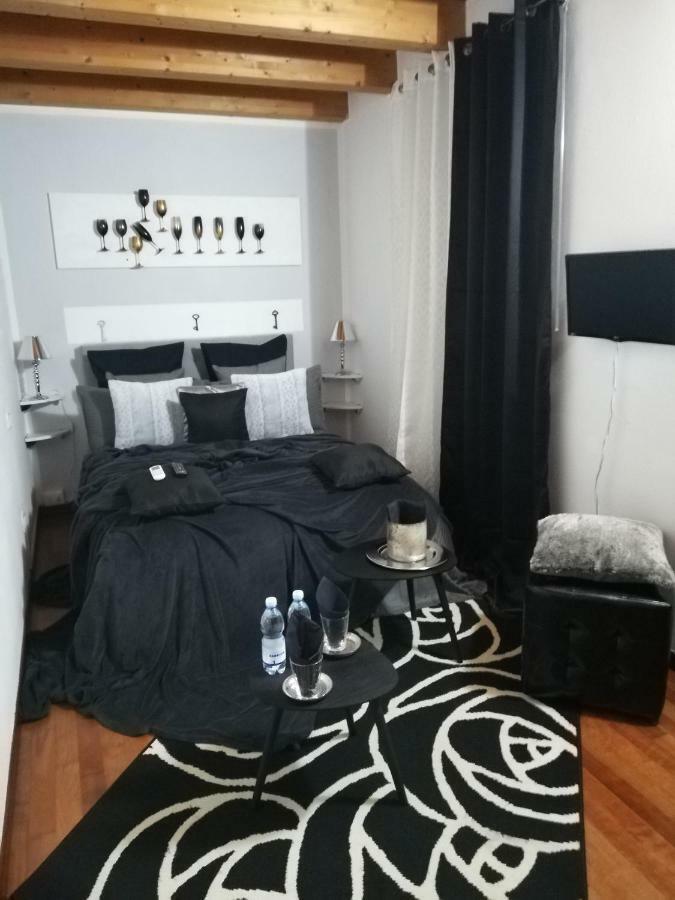Garda House Otel Sandra Oda fotoğraf